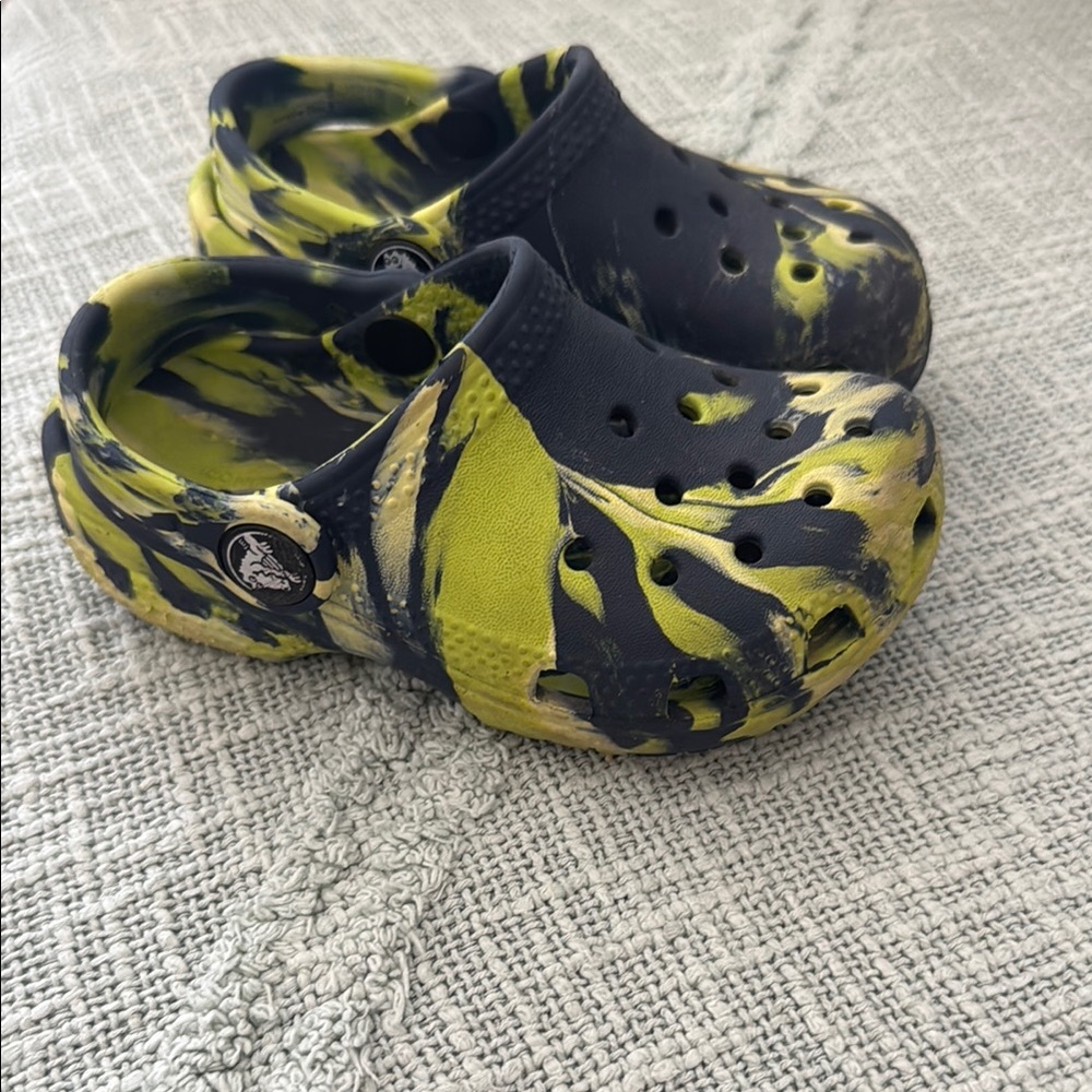 CROCS Black and Yellow/green kids